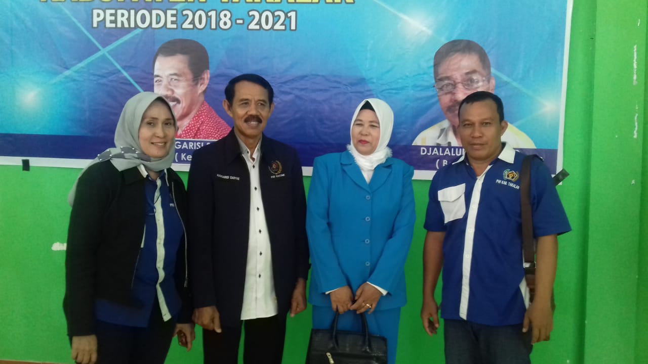Dua wartawan dari Surat Kabar Harapan Rakyat dikukuhkan sebagai pengurus PWI Kab Takalar, yakni Abd Kadir dan Kartia Mappatunru, SH.