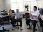 Ketua DPRD Babel H Herman Suhadi saat berkunjung ke wisma bougenville Tanjung pandan.