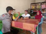 Sambangi Pemilik Warung Bhabinkamtibmas Sepangah Berikan Himbauan Kamtibmas.