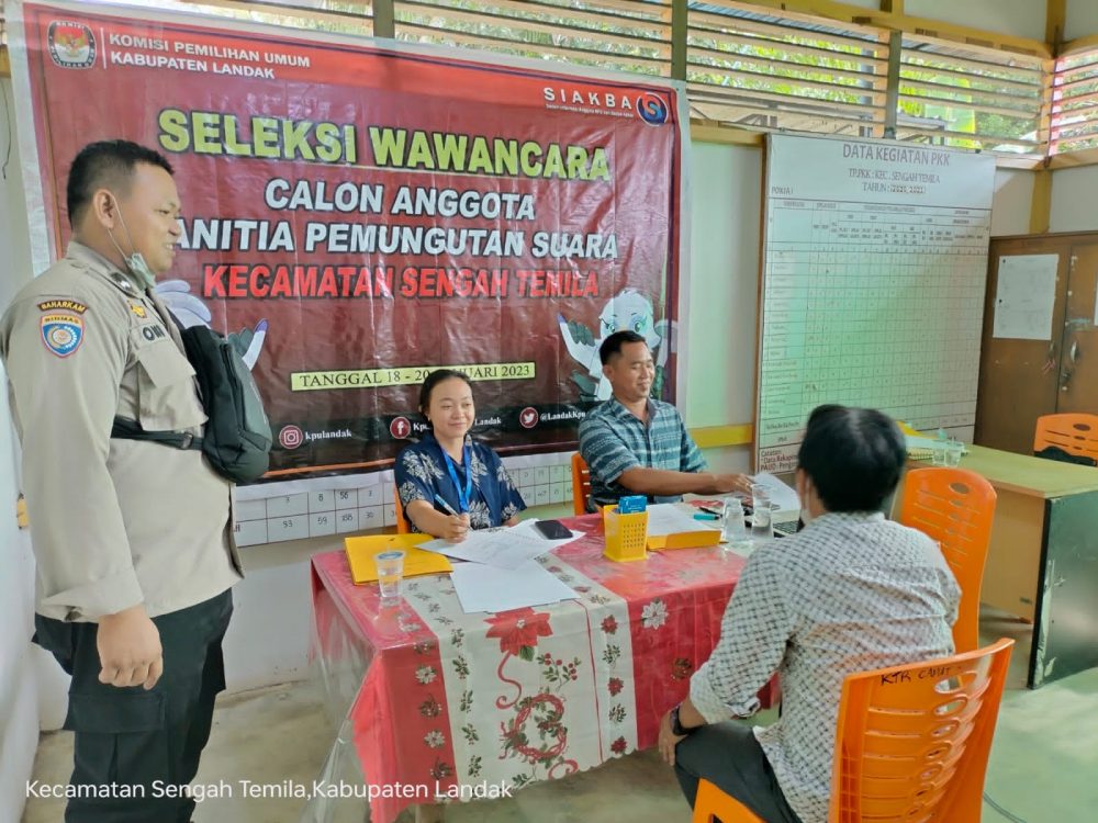 Polsek Sengah Temila Terjunkan Personil Laksanakan Pengamanan Tes Wawancara PPS Pemilu Tahun 2024.