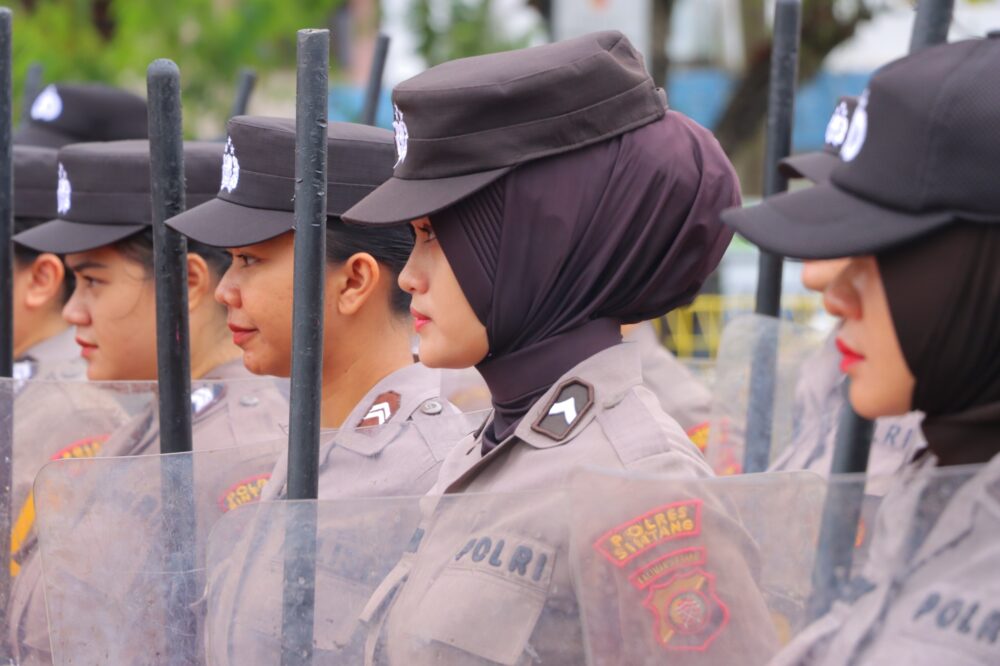 Memasuki Tahapan Pemilu Polwan Polres Sintang Gelar Latihan