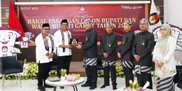 Pendaftaran perdana, perhelatan pendaftaran bakal calon Pemilihan Kepala Daerah (Pilkada) 2024.