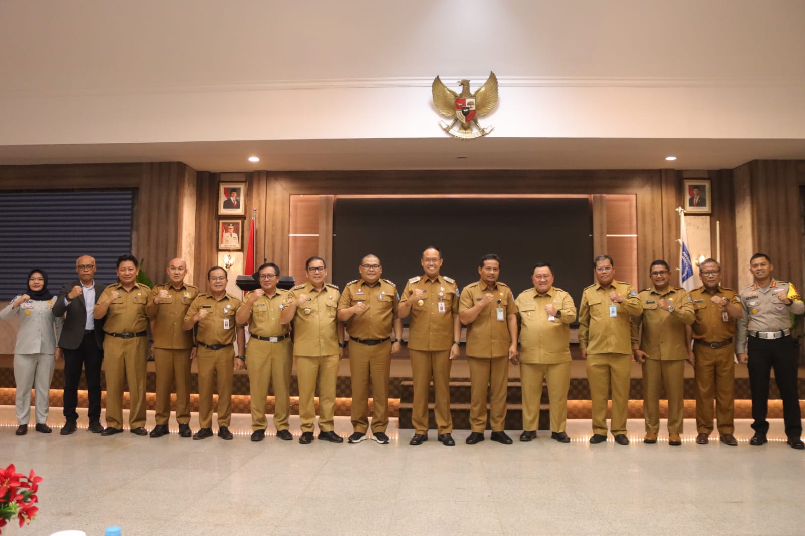 Optimalkan PAD, Pj Gubernur Sugito Tandatangani Komitmen Bersama Pj Bupati/Pj Wali Kota.