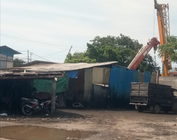 Lokasi gudang penyimpanan BBM solar dan mobil Pickup modifikasi berisi kempu di Buri Darma Jakarta Utara.