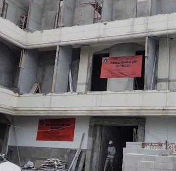Pembangunan gedung di Jalan Kalibaru Timur VI Dalam, RW 09, Kelurahan Utan Panjang, Kecamatan Kemayoran, Jakarta Pusat
