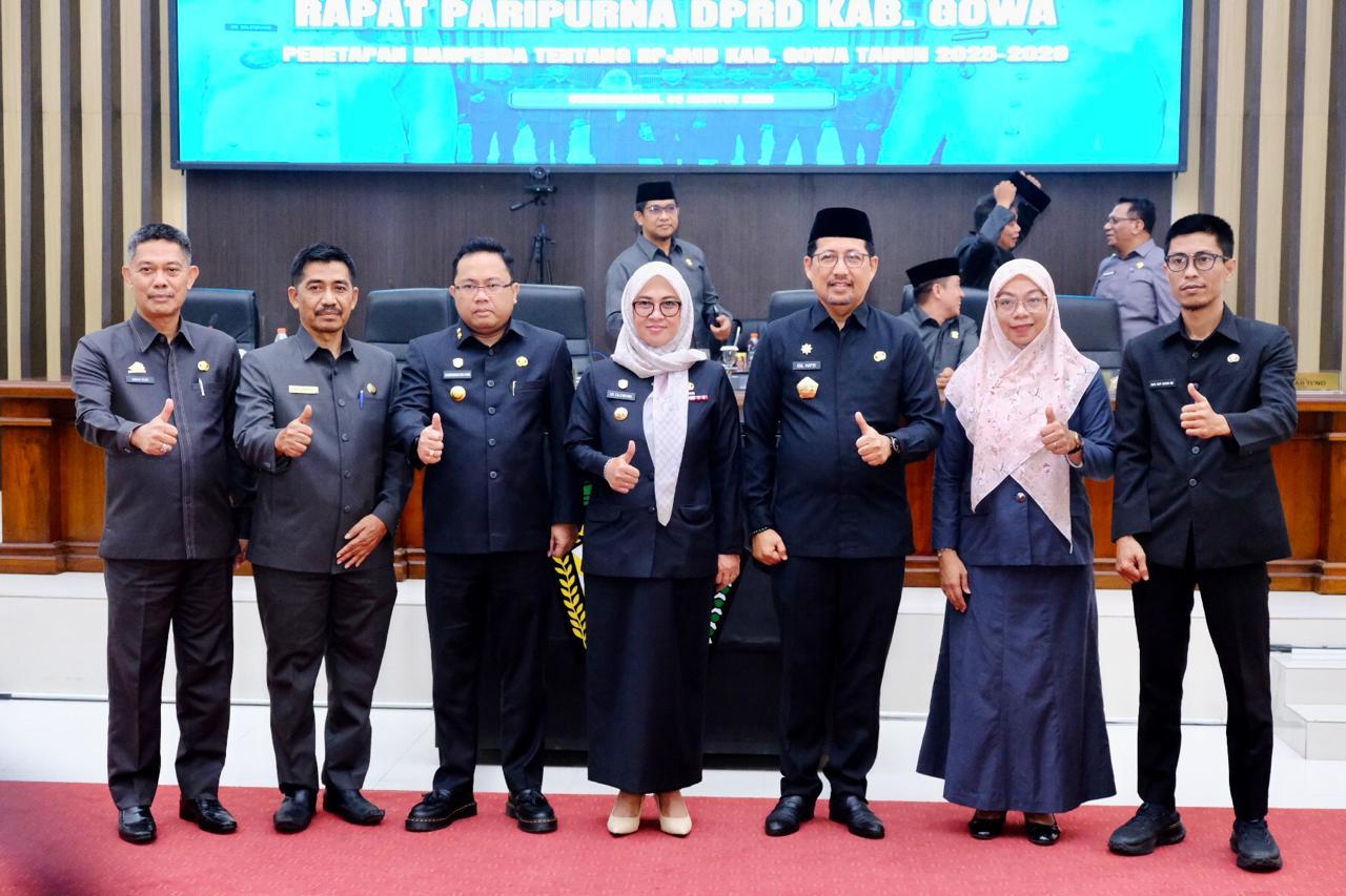 Bupati Gowa, Sitti Husniah Talenrang bersama DPRD Gowa