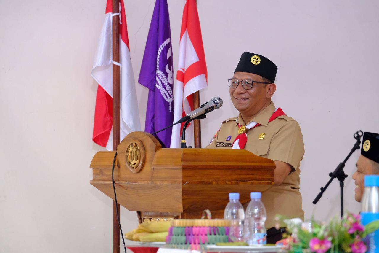 Andy Azis menyampaikan selamat kepada seluruh pengurus yang baru dilantik Andy Azis menyampaikan selamat kepada seluruh pengurus yang baru dilantik