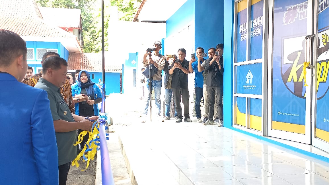 Bupati Majalengka H. Eman Suherman meresmikan Rumah Aspirasi Pemuda KNPI