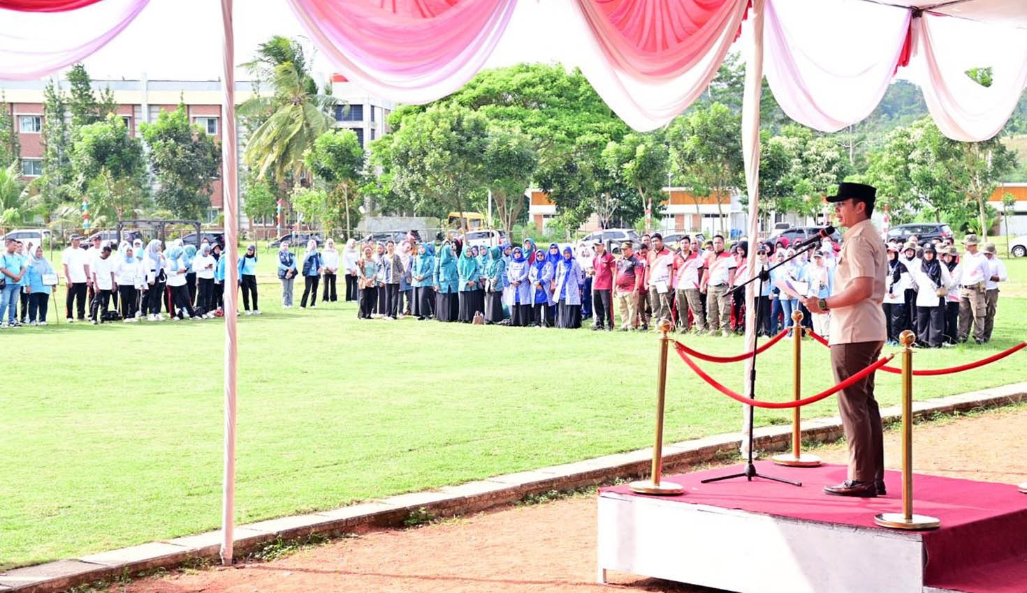 Bupati Lampung Selatan, Radityo Egi Pratama, ajak masyarakat lestarikan olahraga tradisional lewat perlombaan HUT ke-80 RI di SMA Kebangsaan