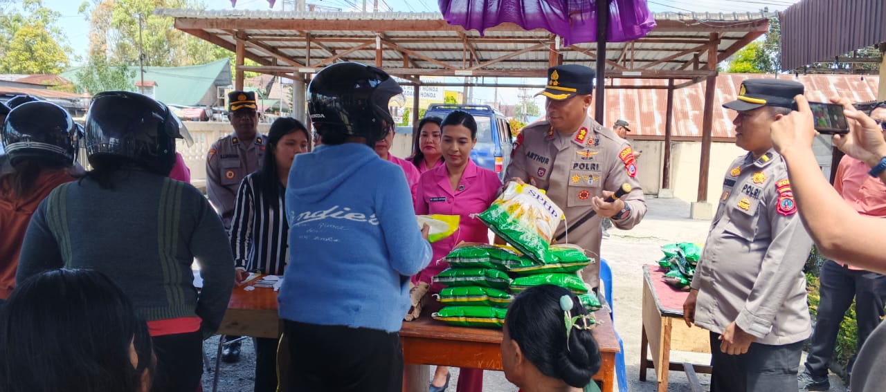 Polres Humbahas menggelar Gerakan Pangan Murah, menjual 2 ton beras dan 250 papan telur