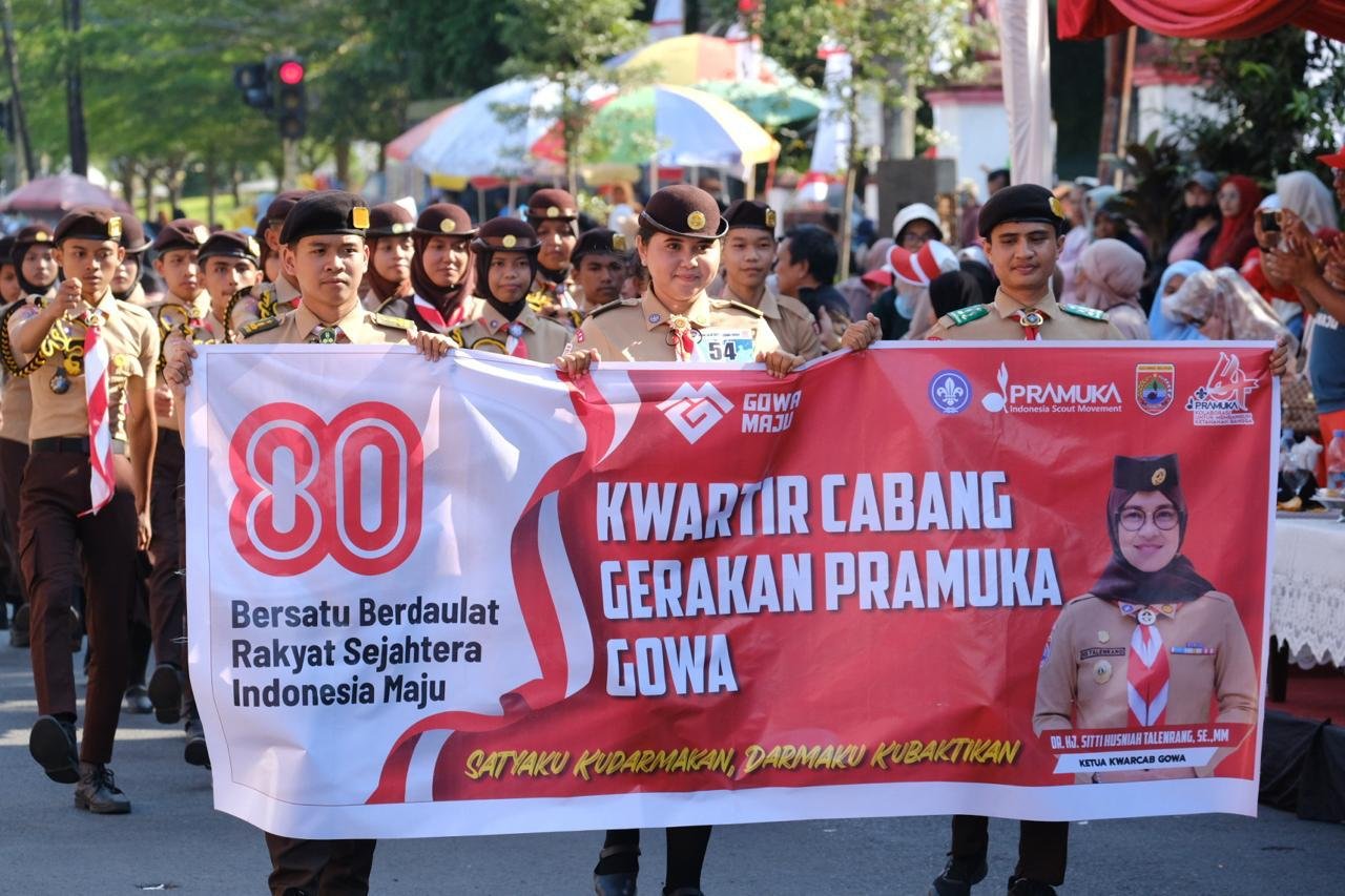 SKPD, instansi, dan organisasi di Kabupaten Gowa memeriahkan pawai gerak jalan dalam rangka HUT Ke-80