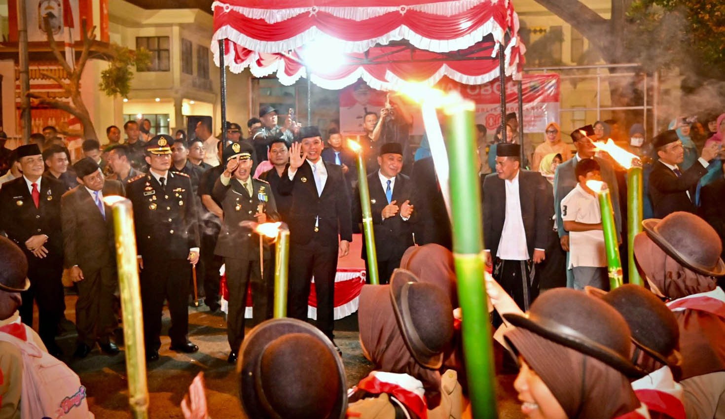 Ribuan Obor Hiasi Malam Kemerdekaan di Kalianda