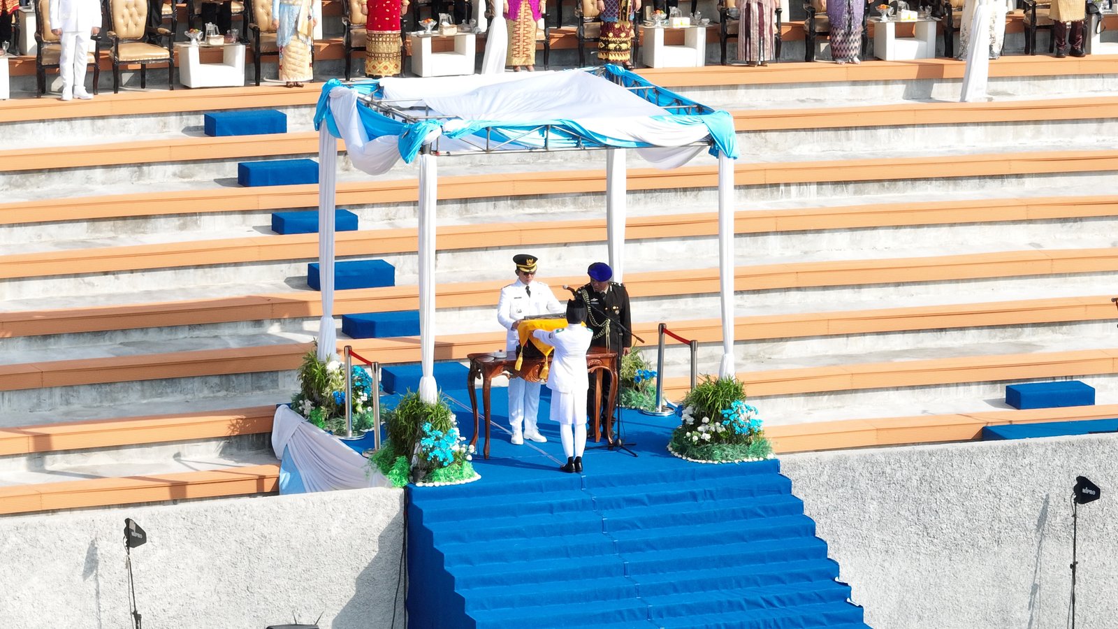 Bupati Lampung Selatan Radityo Egi Pratama memimpin upacara HUT ke-80 RI di Menara Siger. Bupati Lampung Selatan Radityo Egi Pratama memimpin upacara HUT ke-80 RI di Menara Siger.