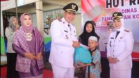 Wali Kota Pagaralam Ludi Oliansyah memberikan bantuan ke Panti Sosial Amanah Rassal Kauman