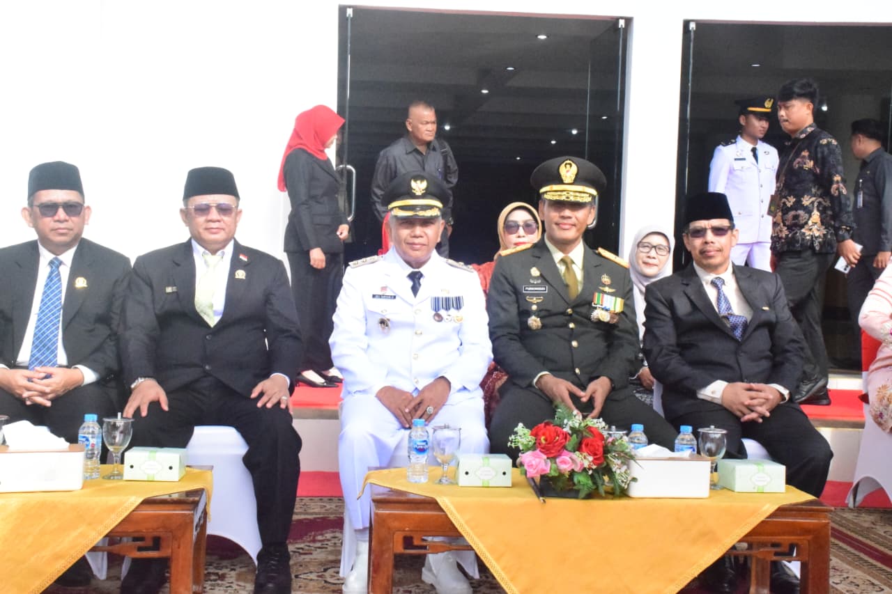 Danrem 121/Abw Brigjen TNI Purnomosidi tegaskan komitmen mendukung pembangunan dan menjaga keamanan pada HUT RI ke-80 di Mempawah. Danrem 121/Abw Brigjen TNI Purnomosidi tegaskan komitmen mendukung pembangunan dan menjaga keamanan pada HUT RI ke-80 di Mempawah.