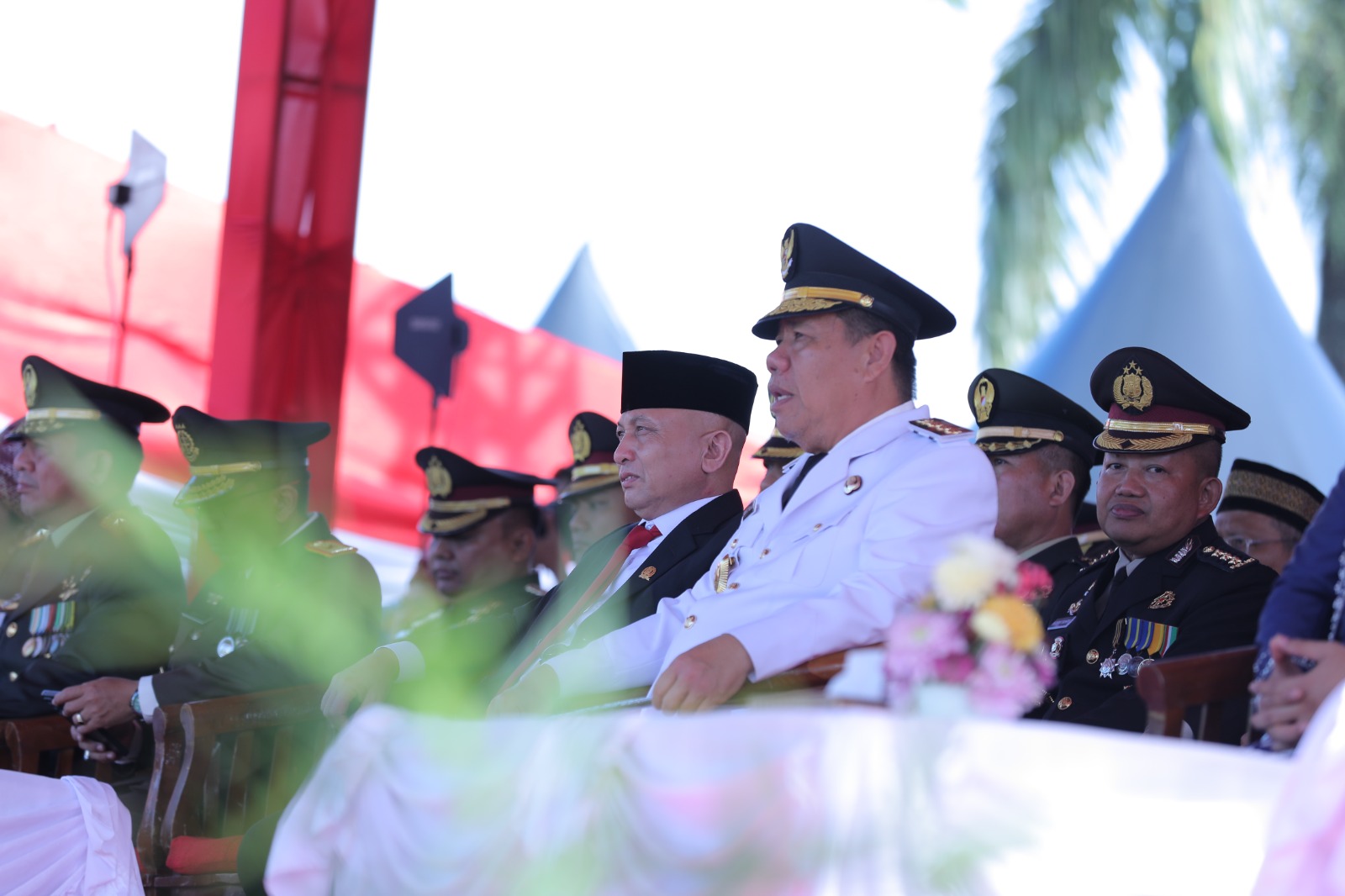 Gubernur Hidayat Arsani apresiasi pasukan pengibar dan seluruh peserta upacara.