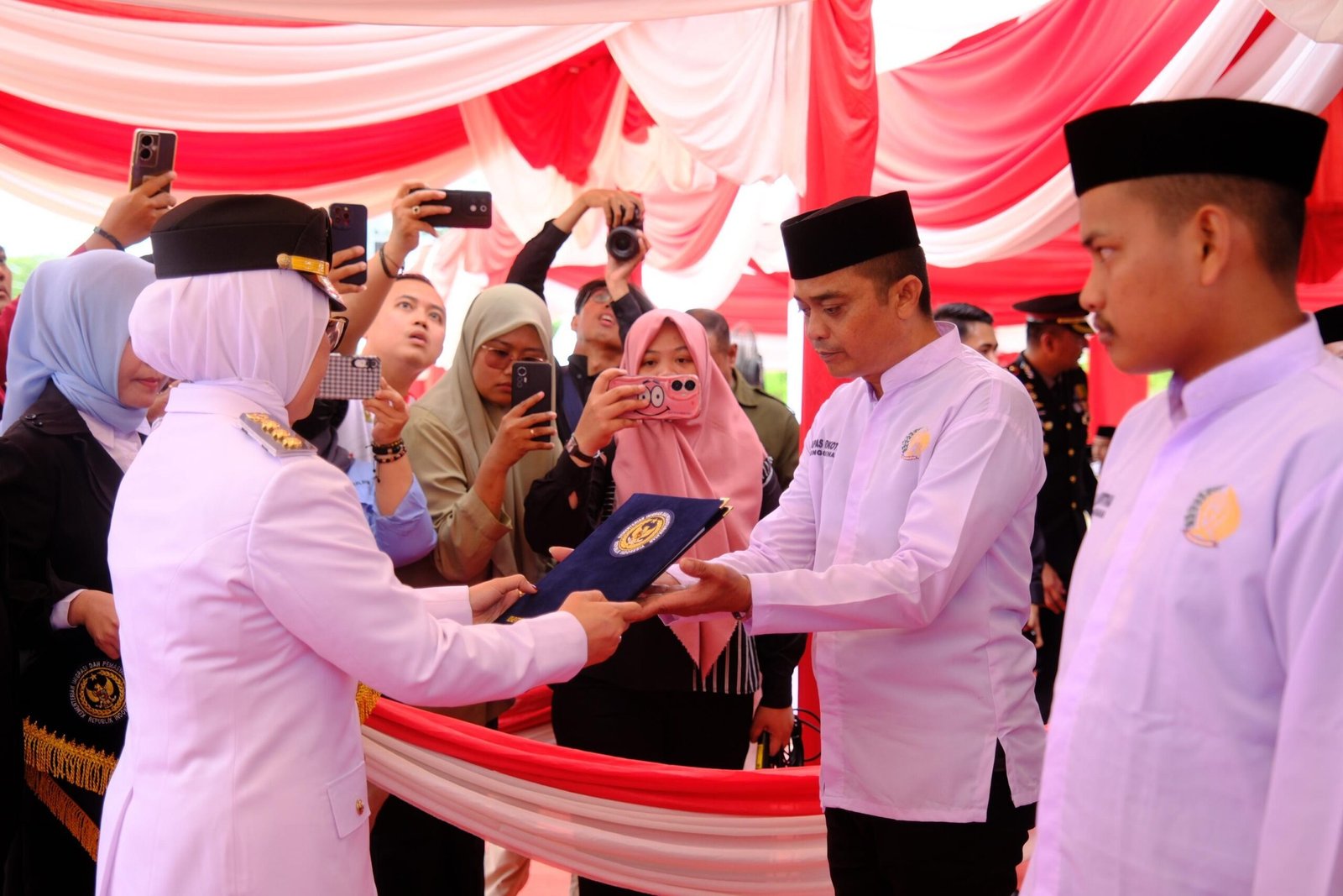 Bupati Gowa Serahkan SK Remisi ke 1.131 Warga Binaan Bupati Gowa Serahkan SK Remisi ke 1.131 Warga Binaan