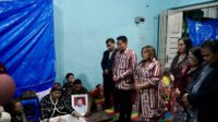 Bupati Humbahas Oloan P. Nababan melayat ayah Danton Paskibraka Kevin Silaban.
