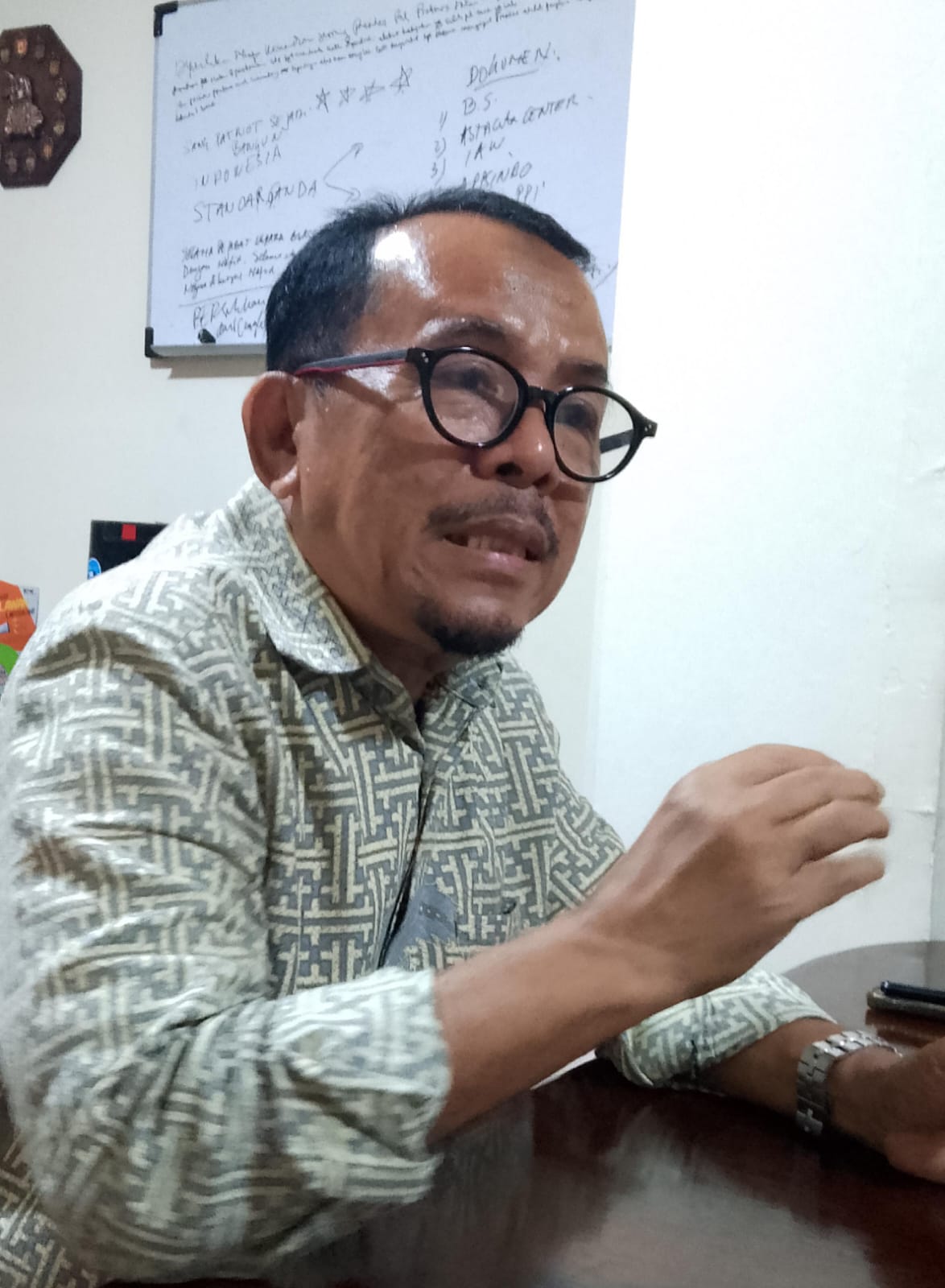 Drs. H. Hasan Basri, SH. MH, Ketua Umum IAW (Indonesia Accountable Watch) Jakarta, menyarakan agar Bupati Samosir untuk meluruskan perbedaan Realisasi PADnya dengan pihak Kemenkeu RI