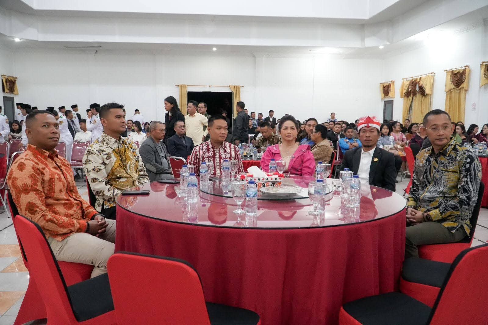 Bupati Humbahas bersama undangan