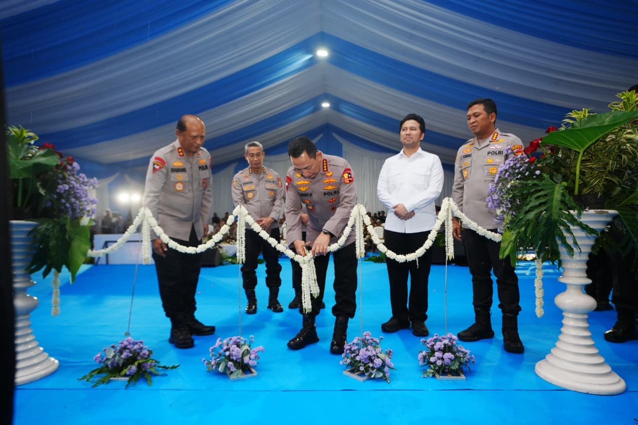 Kapolri resmikan SPPG Polresta Sidoarjo dan groundbreaking 13 SPPG baru.