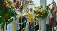 Bappeda Kabupaten Sintang, Kurniawan, memaparkan 10 proyek pembangunan yang diresmikan Bupati Sintang.