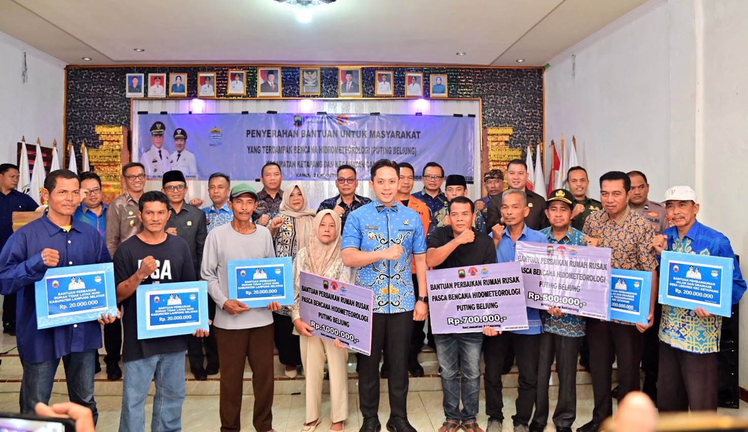 Pemkab Lampung Selatan salurkan bantuan bagi korban puting beliung di Ketapang dan Candipuro.