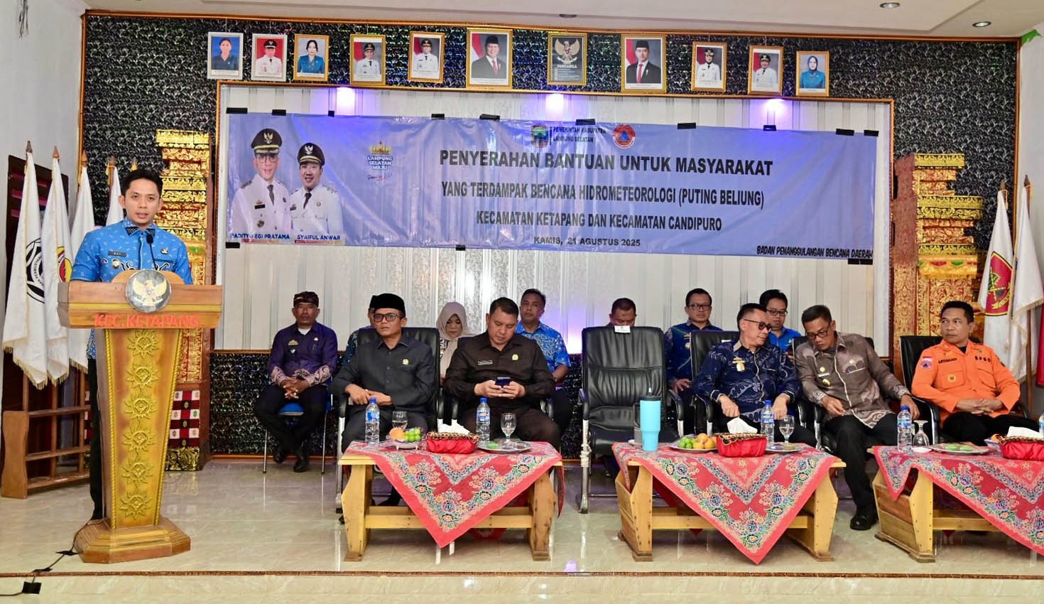 penyerahan program perbaikan rumah tidak layak huni (RTLH) untuk 15 warga Kecamatan Ketapang. penyerahan program perbaikan rumah tidak layak huni (RTLH) untuk 15 warga Kecamatan Ketapang.