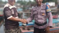 Personel Direktorat Polairud Polda Bengkulu menggelar kegiatan Sambang Polisi RW di Kampung Bahari, Pelabuhan Pulau Baai, Kecamatan Kampung Melayu, pada Jumat (22/08/2025).