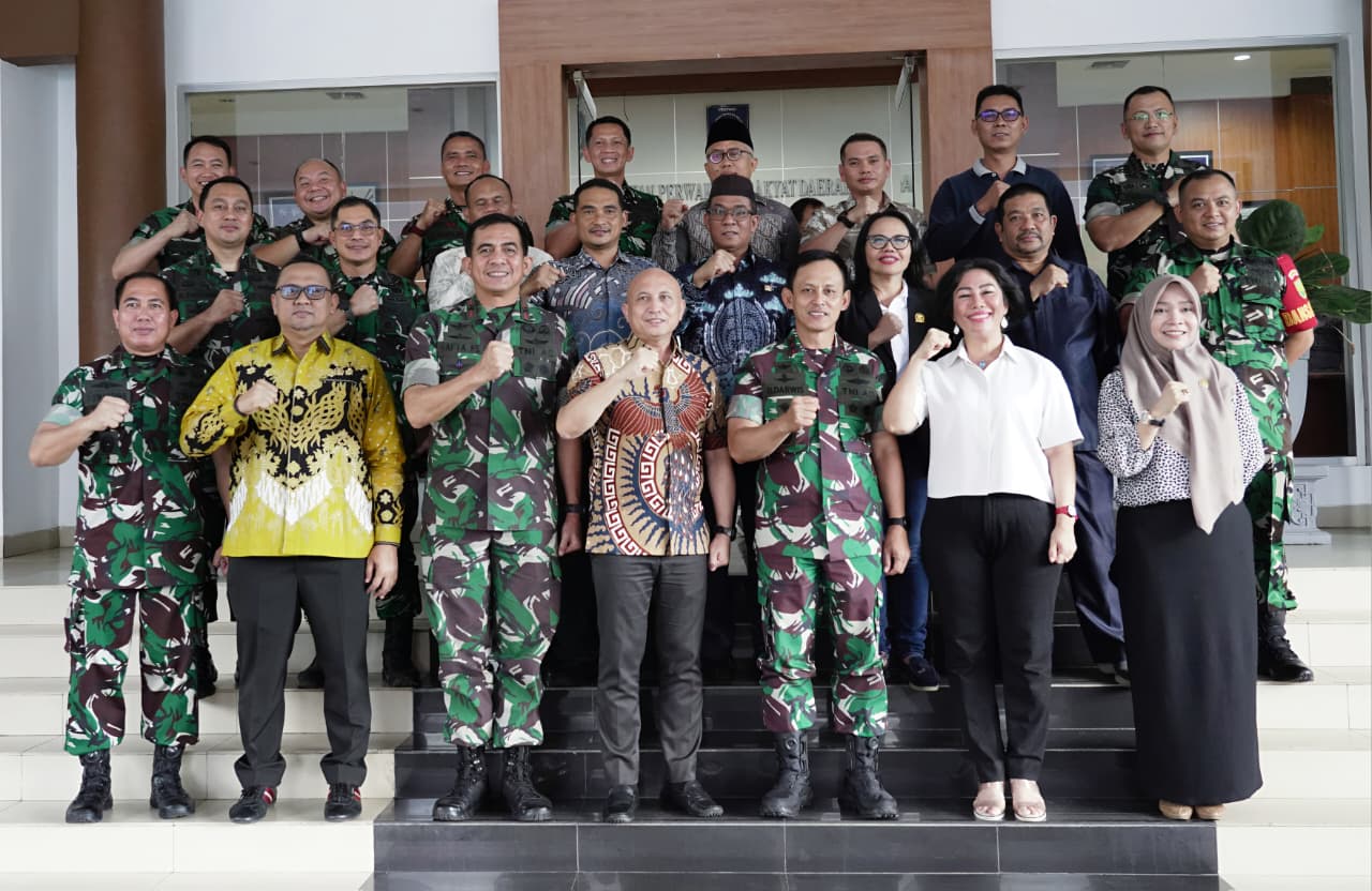 Pangdam II/Sriwijaya Mayjen TNI Ujang Darwis kunjungi DPRD Babel.