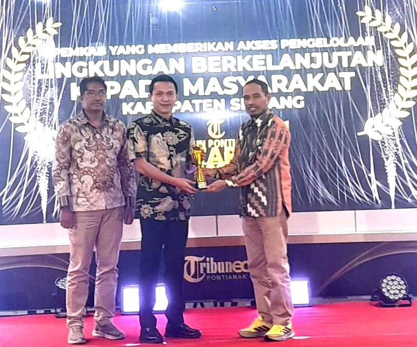 Pemkab Sintang raih Tribun Pontianak Award 2025 Pemkab Sintang raih Tribun Pontianak Award 2025