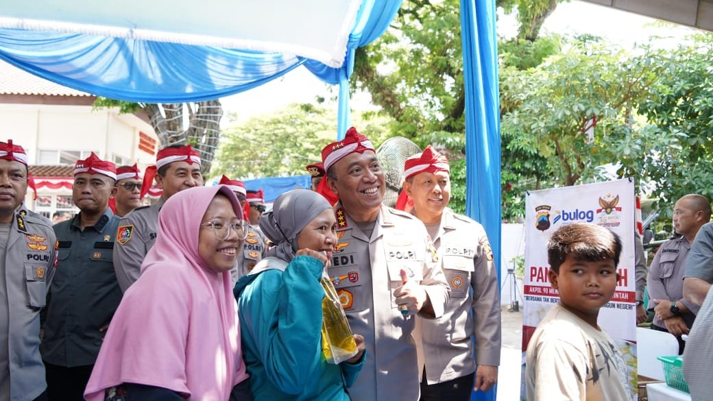 Alumni Akpol 90 Gelar Pasar Murah di Semarang