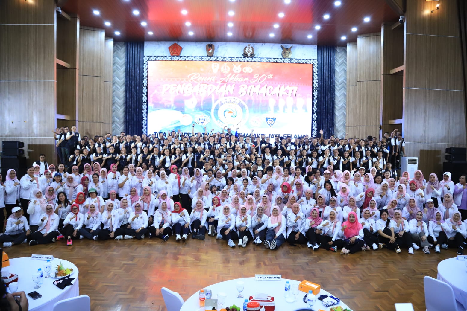 Akabri 95 merayakan 30 tahun pengabdian dengan reuni dan bakti sosial di Mabes TNI.