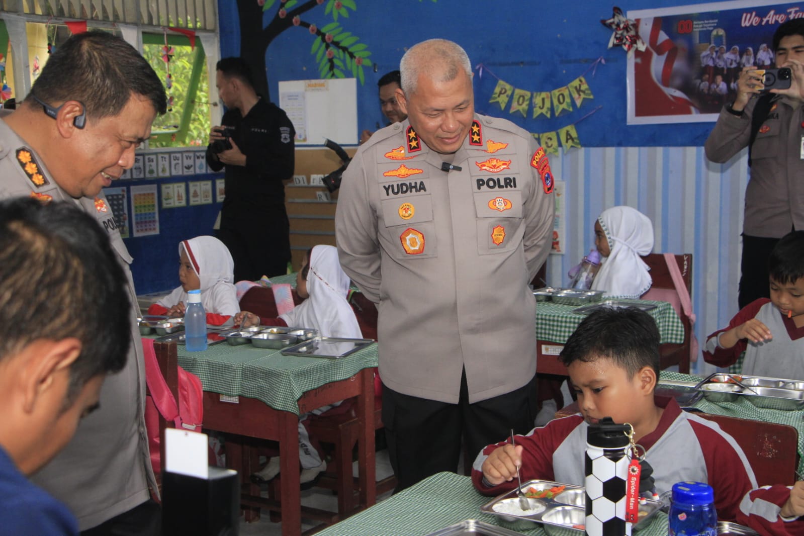 Polda Kalsel Luncurkan SPPG, Bagi 1.700 MBG Polda Kalsel Luncurkan SPPG, Bagi 1.700 MBG
