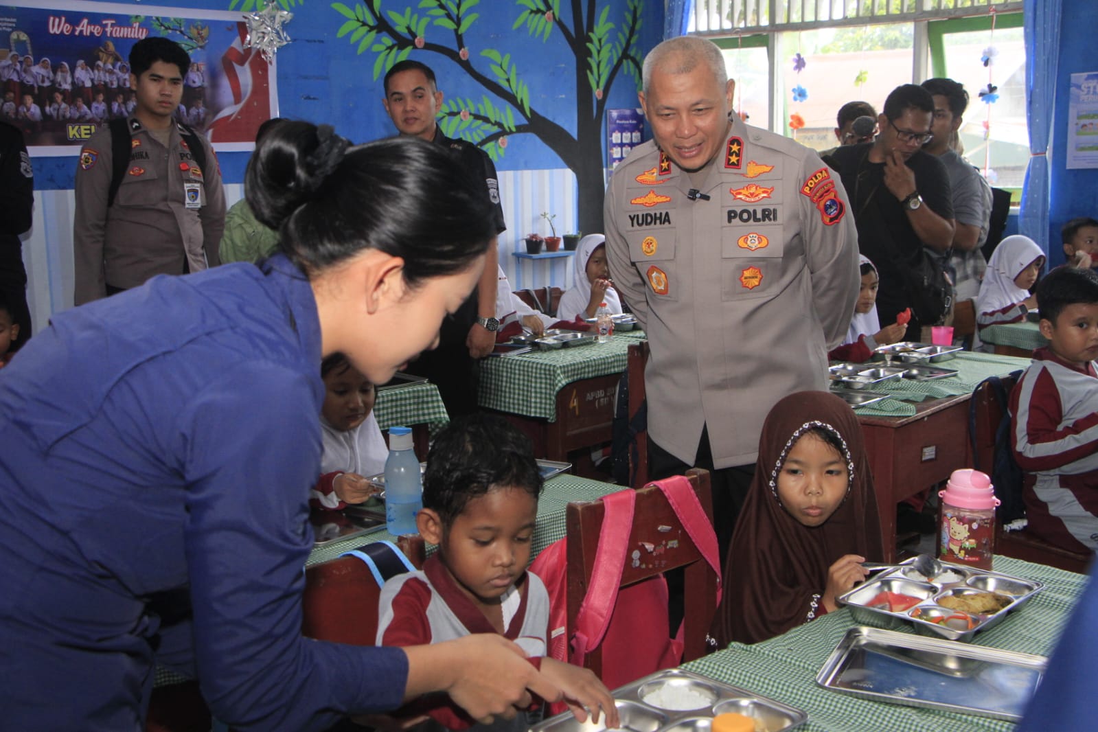 Polda Kalsel Luncurkan SPPG, Bagi 1.700 MBG Polda Kalsel Luncurkan SPPG, Bagi 1.700 MBG