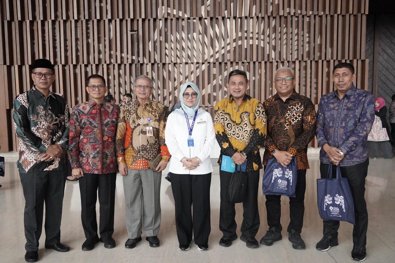 Bupati Gowa Sitti Husniah Talenrang promosikan ikon sejarah Balla Lompoa dan produk UMKM unggulan di Apkasi Otonomi Expo 2025 yang dibuka Presiden Prabowo.