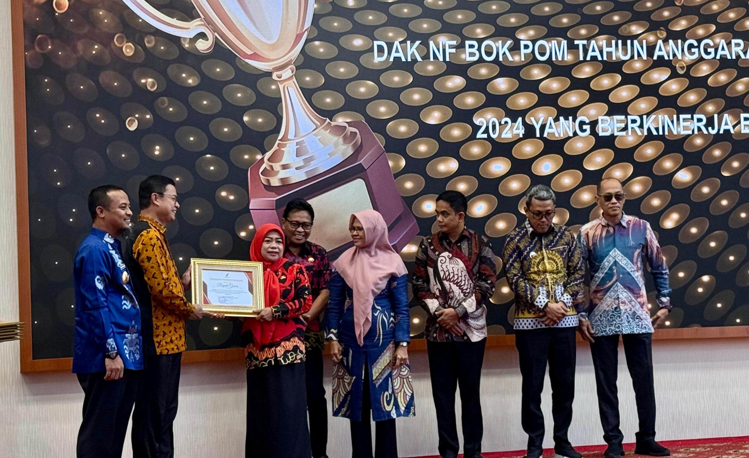 Pemkab Gowa Raih Dua Penghargaan Pengawasan Obat