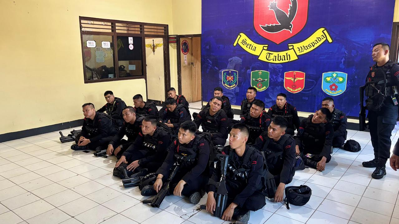 Brimob Bengkulu materi anti anarkis Brimob Bengkulu materi anti anarkis
