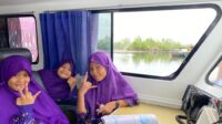 Polairud Polda Bengkulu hadirkan Perpustakaan Terapung, ajak siswa SD belajar literasi, profesi polisi air, dan pentingnya keselamatan di perairan.
