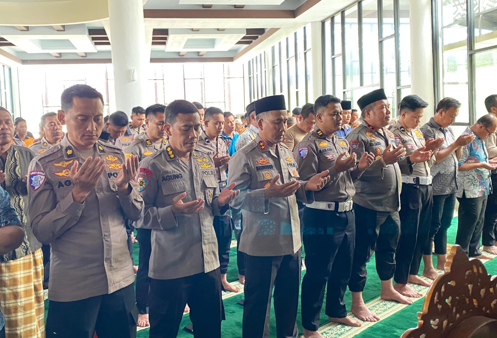 Kapolda Bengkulu dan Personel Polda Laksanakan Shalat Gaib untuk Pengemudi Ojol