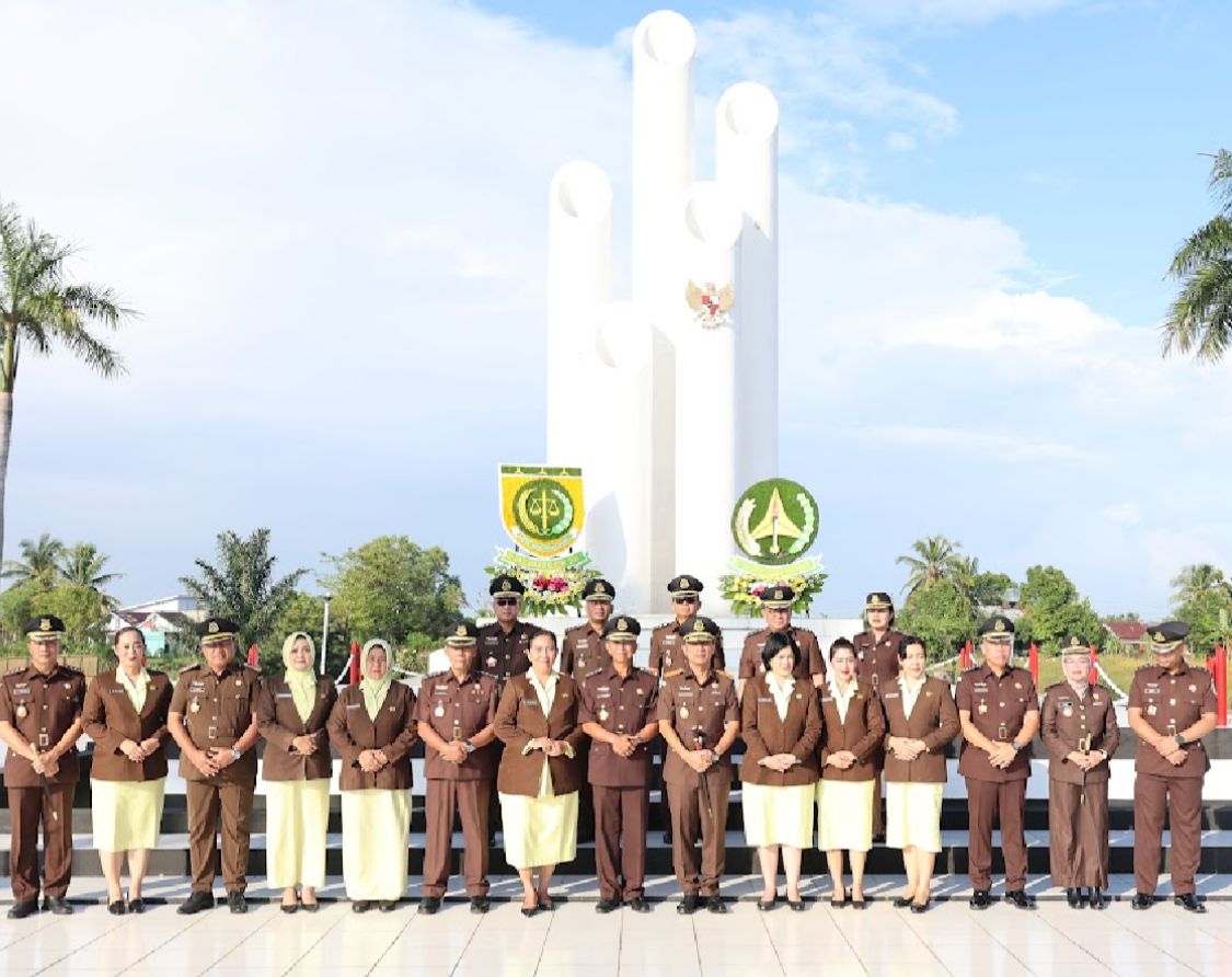 Kejati Bengkulu Gelar Ziarah Pahlawan HUT Kejaksaan ke-80 Kejati Bengkulu Gelar Ziarah Pahlawan HUT Kejaksaan ke-80