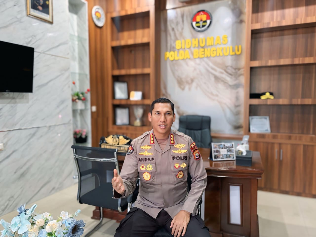 Kabid Humas Polda Bengkulu Kombes Pol. Andy Pramudya Wardana, S.I.K., M.M., M.A.P., CPHR., CBA.
