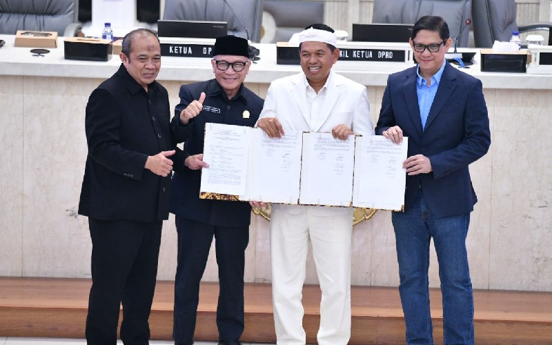 Gubernur Jawa Barat dan DPRD Jabar sepakat Perubahan KUA-PPAS 2025 senilai Rp32,8 triliun, serta membahas kebijakan anggaran 2026.