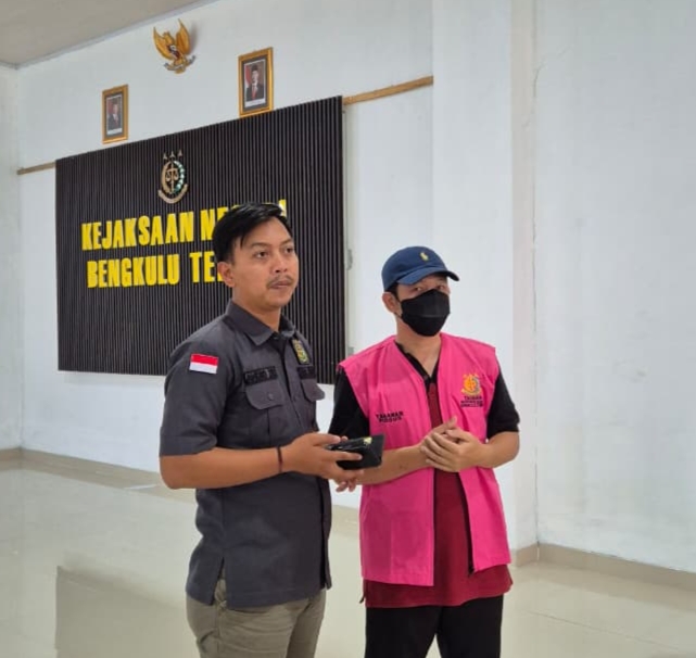Kejari Bengkulu Tengah menetapkan HE, mantan Sekdes Rindu Hati, sebagai tersangka ke-3 korupsi dana desa 2016–2021.
