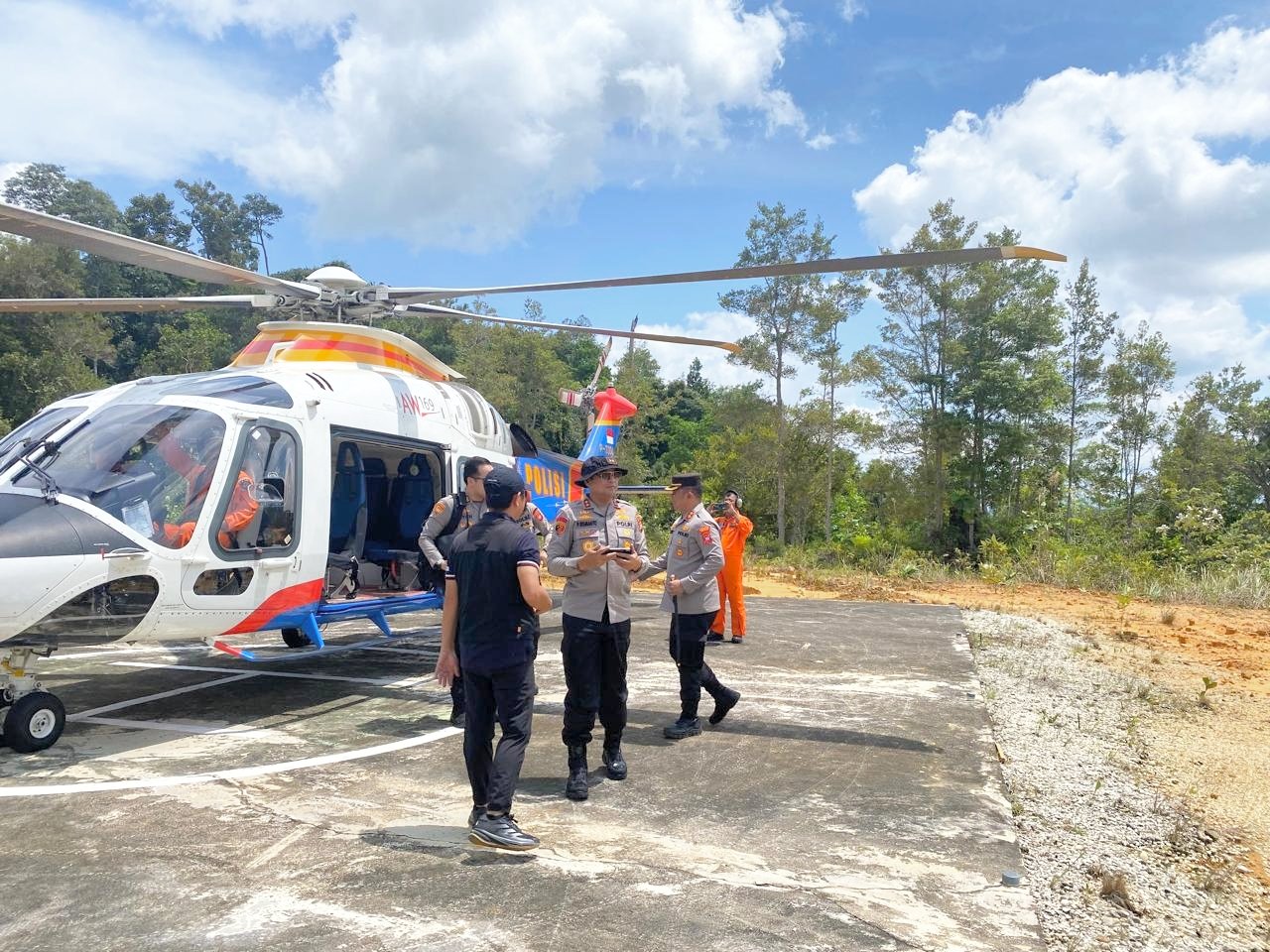 Kapolda Kalbar Irjen Pol. Pipit Rismanto, S.I.K., M.H., meninjau lahan di wilayah perbatasan Kabupaten Sintang