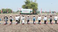 Penanaman jagung oleh Polri dan pondok pesantren