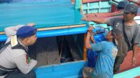 Personel Ditpolairud menyambangi para nelayan