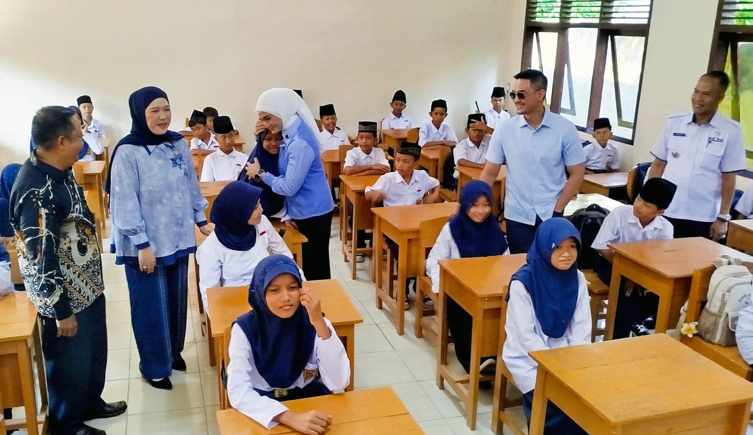 Putri Zulkifli Hasan, bercengkrama dengan siswa Putri Zulkifli Hasan, bercengkrama dengan siswa