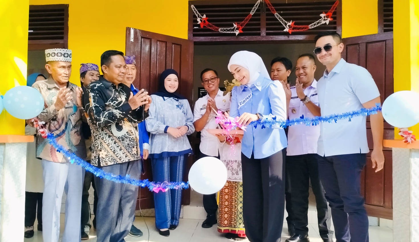 Putri Zulkifli Hasan, meresmikan tiga ruang kelas