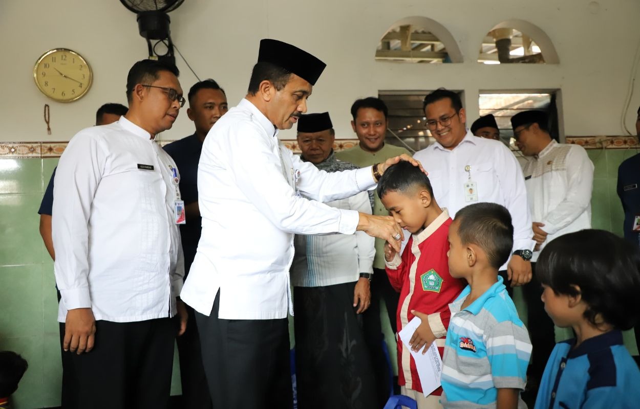 Wali Kota Santunani 40 Anak Yatim di Kelurahan Ulujami